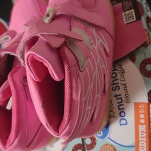 1 pair of light up shoes